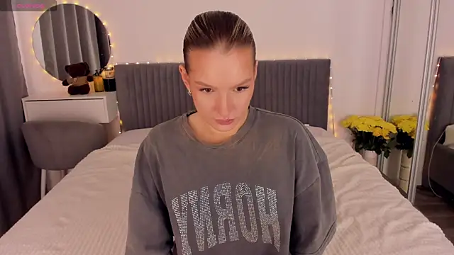 CassieRayss online show from June 1, 2026, 1:24 pm