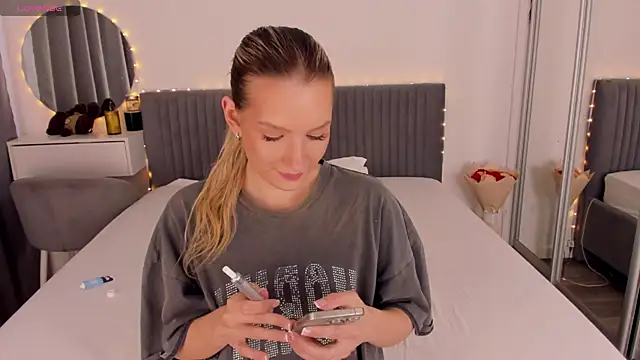 CassieRayss online show from June 3, 2026, 2:33 pm