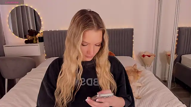 CassieRayss online show from June 7, 2026, 12:53 pm