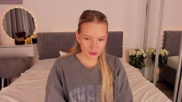 CassieRayss online show from June 24, 2026, 9:19 am
