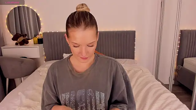 CassieRayss online show from July 6, 2026, 3:03 pm