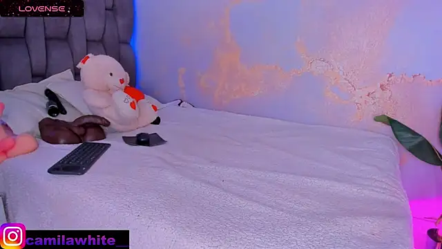 camilawhite   online show from February 23, 2025, 9:05 pm