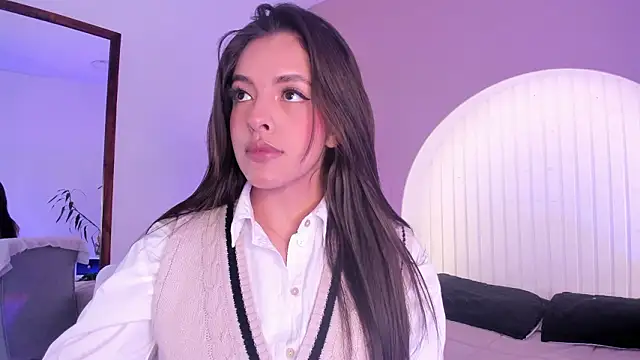 Snapshot of martina_duque_ chatting on March 18, 2026, 5:05 pm martina duque online show from March 18, 2026, 5:05 pm