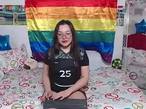 Snapshot of Angela_18honey chatting on July 10, 2026, 2:27 am Angela 18honey online show from July 10, 2026, 2:27 am
