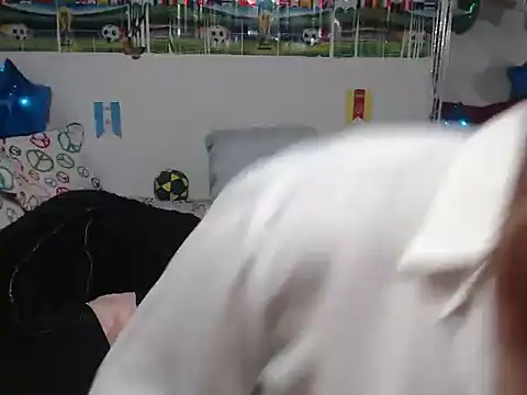 Snapshot of Angela_18honey chatting on July 25, 2026, 2:53 am Angela 18honey online show from July 25, 2026, 2:53 am
