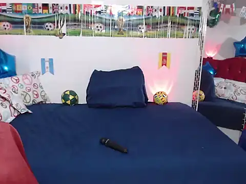 Snapshot of Angela_18honey chatting on August 3, 2026, 4:22 am Angela 18honey online show from August 3, 2026, 4:22 am