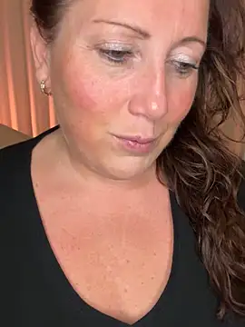 xsexycurvymilf online show from October 29, 2025, 2:52 pm