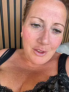 Snapshot of xsexycurvymilf chatting on July 15, 2026, 11:37 am xsexycurvymilf online show from July 15, 2026, 11:37 am