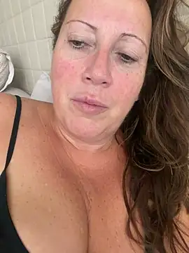 Snapshot of xsexycurvymilf chatting on July 31, 2026, 6:24 am xsexycurvymilf online show from July 31, 2026, 6:24 am