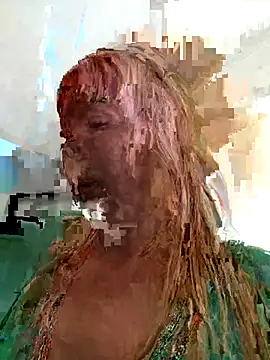 Snapshot of EmmaInLove23 chatting on October 18, 2025, 4:59 am EmmaInLove23 online show from October 18, 2025, 4:59 am