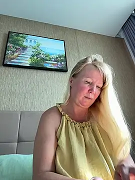 EmmaInLove23 online show from June 30, 2026, 7:09 am