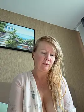 EmmaInLove23 online show from July 6, 2026, 2:19 am