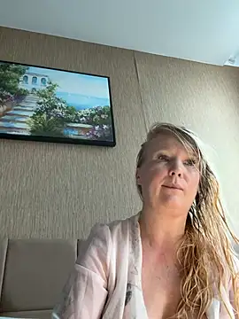 EmmaInLove23 online show from July 12, 2026, 2:24 am