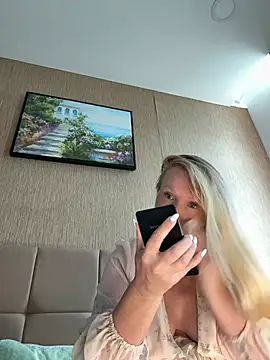 EmmaInLove23 online show from July 15, 2026, 1:44 am
