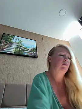 EmmaInLove23 online show from July 22, 2026, 1:41 am