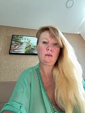 EmmaInLove23 online show from August 1, 2026, 11:14 pm