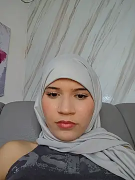 hanaa 18 online show from April 24, 2026, 9:39 pm