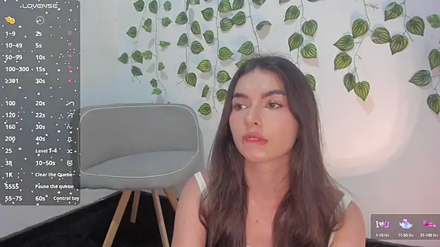 Coralinee 01 online show from December 10, 2024, 1:00 am