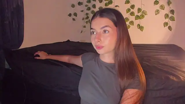 Coralinee 01 online show from December 27, 2024, 12:29 am