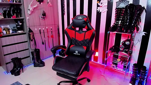 daven56 online show from February 26, 2025, 1:19 pm