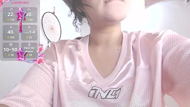 Snapshot of Amara18_ chatting on November 25, 2025, 2:17 pm Amara18 online show from November 25, 2025, 2:17 pm