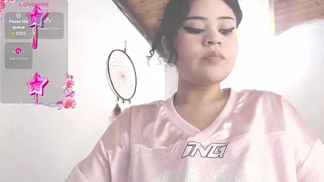 Snapshot of Amara18_ chatting on December 3, 2025, 1:57 am Amara18 online show from December 3, 2025, 1:57 am