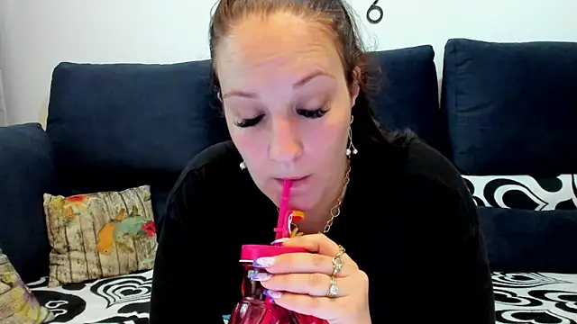 Snapshot of VanessaSquirtt chatting on June 7, 2026, 10:52 am VanessaSquirtt online show from June 7, 2026, 10:52 am