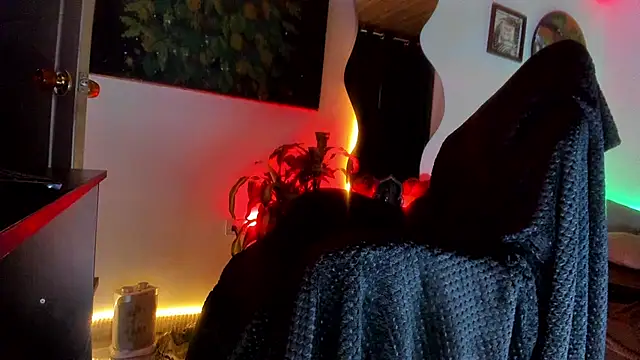 LatinMilk  online show from July 17, 2026, 3:57 am