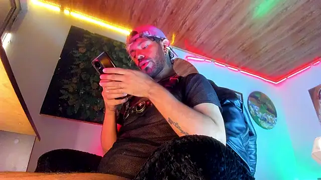 LatinMilk  online show from July 21, 2026, 8:38 am