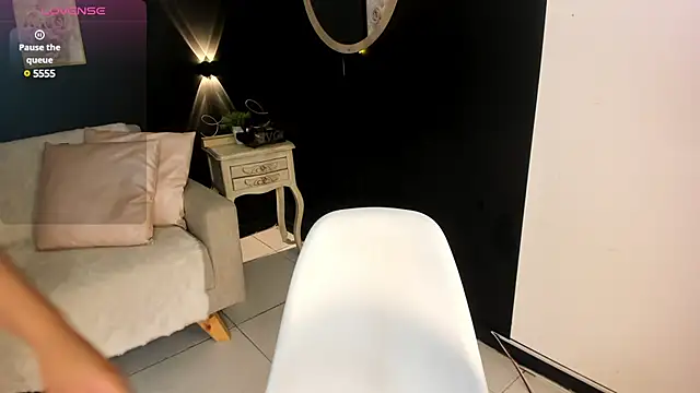 charlotte es online show from December 9, 2024, 8:33 pm