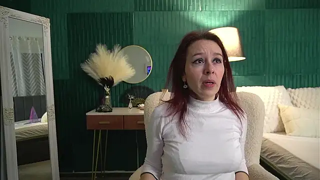 HaileyMoonn online show from March 13, 2026, 4:19 am