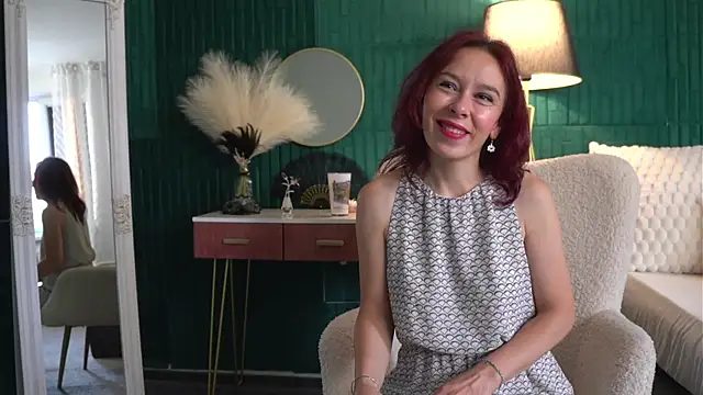 Snapshot of HaileyMoonn chatting on July 19, 2026, 3:32 am HaileyMoonn online show from July 19, 2026, 3:32 am