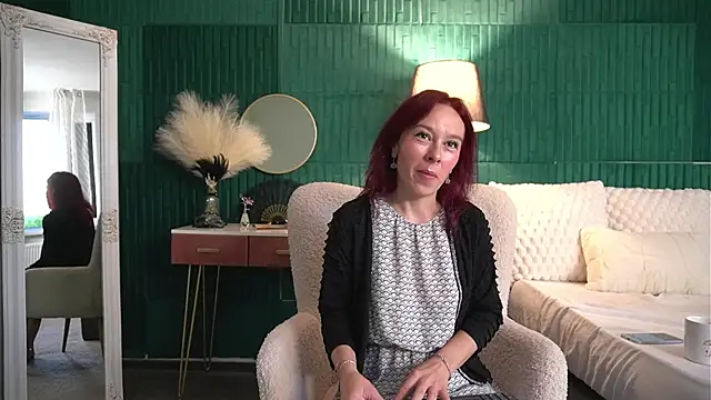 Snapshot of HaileyMoonn chatting on August 1, 2026, 3:17 am HaileyMoonn online show from August 1, 2026, 3:17 am