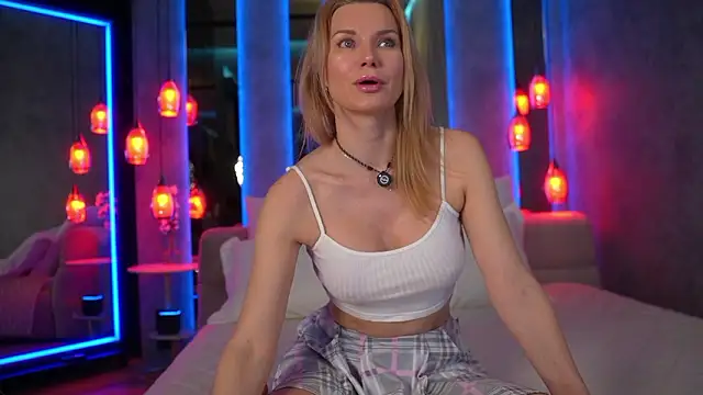 Snapshot of NovaMaria chatting on February 8, 2026, 3:15 pm NovaMaria online show from February 8, 2026, 3:15 pm