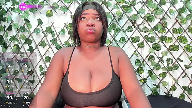 AlondraFerri1 online show from December 4, 2025, 11:19 am