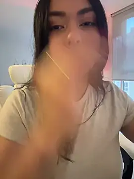 Snapshot of PetitLumiere chatting on December 31, 2024, 10:45 pm PetitLumiere online show from December 31, 2024, 10:45 pm