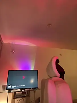 Snapshot of PetitLumiere chatting on January 28, 2025, 1:29 am PetitLumiere online show from January 28, 2025, 1:29 am