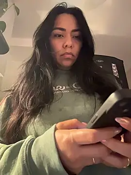 Snapshot of PetitLumiere chatting on November 15, 2025, 6:00 am PetitLumiere online show from November 15, 2025, 6:00 am