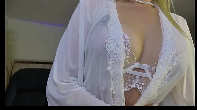 Snapshot of Ammy_Castro chatting on August 1, 2026, 10:41 pm Ammy Castro online show from August 1, 2026, 10:41 pm