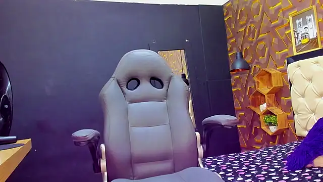 deyy madissonn online show from December 19, 2024, 7:29 pm