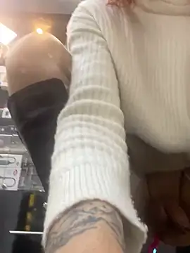 Juliana Saenzz online show from March 22, 2025, 3:42 pm