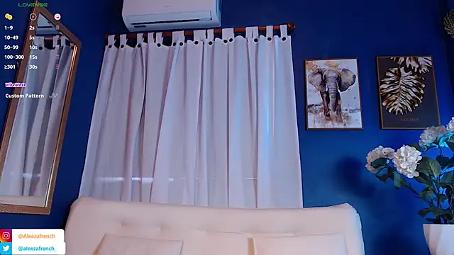 AleezaFrench online show from February 5, 2025, 1:44 pm