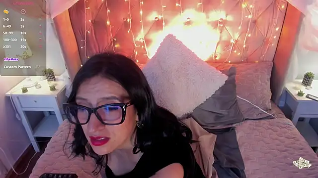 Snapshot of kira_moon__ chatting on March 8, 2025, 8:25 pm kira moon online show from March 8, 2025, 8:25 pm