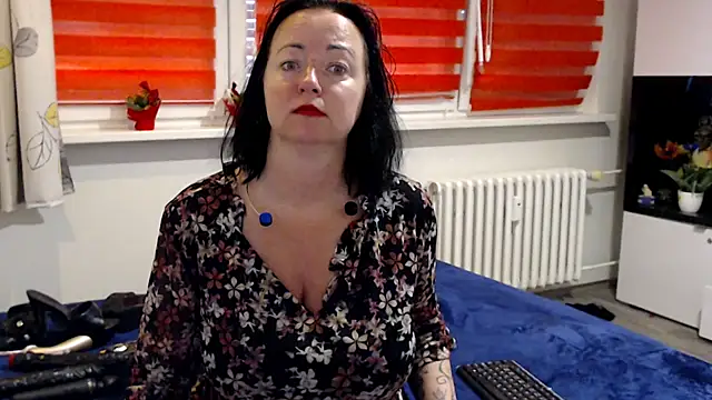 Snapshot of Alexie33 chatting on June 1, 2026, 7:43 am Alexie33 online show from June 1, 2026, 7:43 am