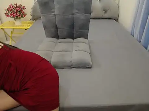 Snapshot of Lavender_Sweet chatting on November 17, 2025, 12:00 pm Lavender Sweet online show from November 17, 2025, 12:00 pm