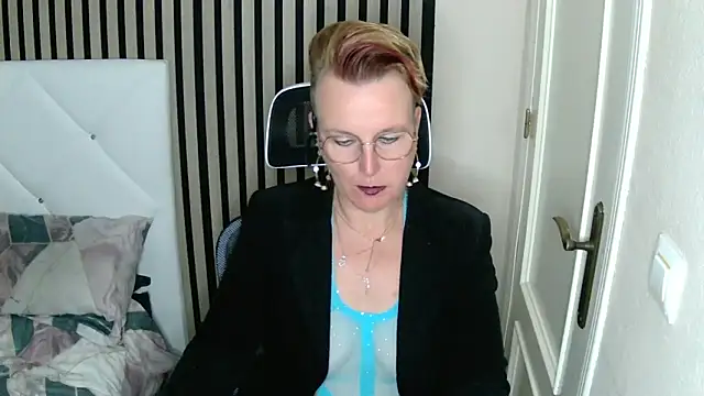 Snapshot of xxNoeliaxx chatting on March 4, 2025, 7:51 am xxNoeliaxx online show from March 4, 2025, 7:51 am