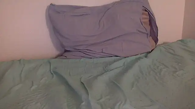 Snapshot of molozeb chatting on February 3, 2026, 10:15 pm molozeb online show from February 3, 2026, 10:15 pm