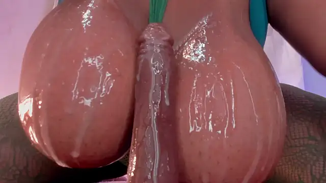 Snapshot of Sexyshantal_ chatting on January 24, 2025, 1:45 am Sexyshantal online show from January 24, 2025, 1:45 am