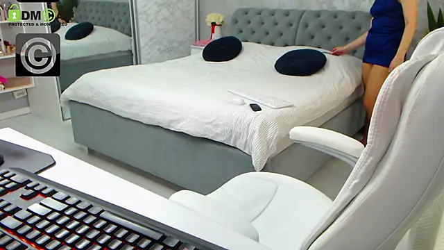 Ellysse  online show from March 14, 2025, 7:48 am