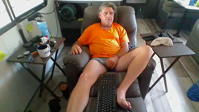 lateniter online show from April 25, 2026, 1:41 pm